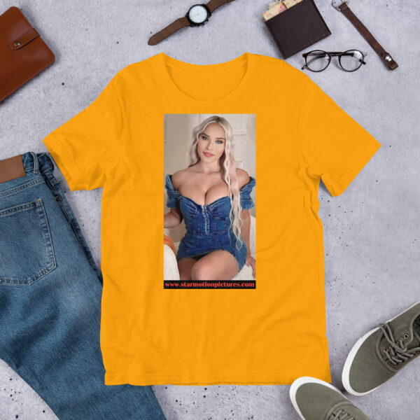 Super Model: Victoria Sayers Unisex T-Shirt - Image 4