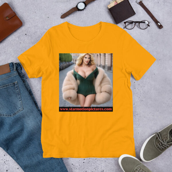 Super Model: Victoria Sayers Unisex T-Shirt - Image 5