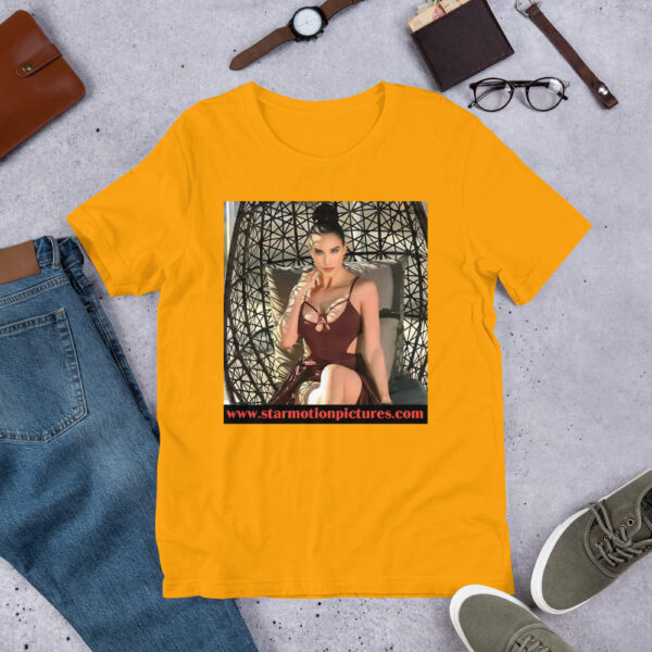 Super Model: Victoria Sayers Unisex T-Shirt - Image 5