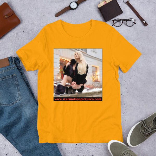 Super Model: Victoria Sayers Unisex T-Shirt - Image 5