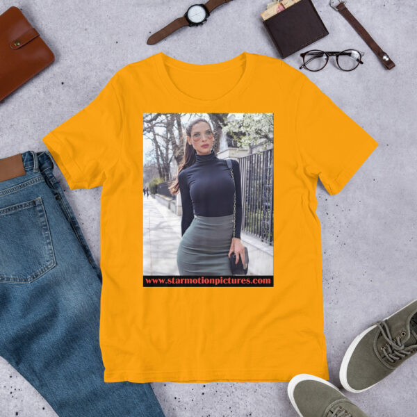 Super Model: Victoria Sayers Unisex T-Shirt - Image 5